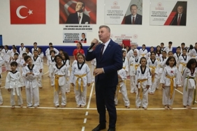 golcuk-belediyespor-bunyesindeki-taekwondo-bransinda-bulunan-330-sporcu-duzenlenen-torenle-kusak-atladi.jpg