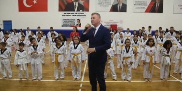golcuk-belediyespor-bunyesindeki-taekwondo-bransinda-bulunan-330-sporcu-duzenlenen-torenle-kusak-atladi.jpg