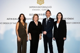 guler-sabanci-japonyanin-en-koklu-nisanlarindan-biri-olan-altin-isiklar-yukselen-gunes-nisanina-layik-gorulen-ilk-turk-kadin-oldu.jpg