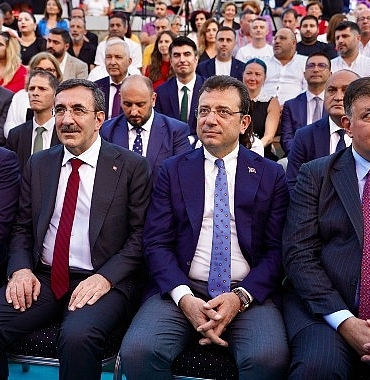 istanbul-turkiye-cumhuriyeti-tarihinin-ilk-fuari-olma-ozelligine-sahip-93-izmir-enternasyonal-fuarinin-onur-konugu-sehri-oldu.jpg