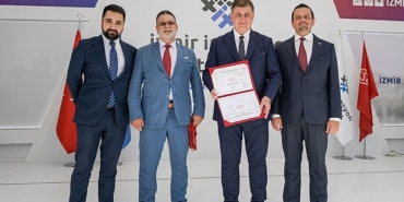 izmir-inovasyon-ve-teknoloji-ilklerin-sirketi-oldu-bu-sertifika-izmiri-teknoloji-kenti-yapma-hedefimizin-seref-belgesidir.jpg