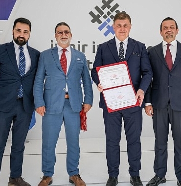 izmir-inovasyon-ve-teknoloji-ilklerin-sirketi-oldu-bu-sertifika-izmiri-teknoloji-kenti-yapma-hedefimizin-seref-belgesidir.jpg