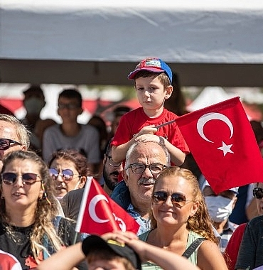 izmir-marsi-9-eylul-serefine-yukselecek.jpg