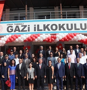 izmirde-2024-2025-egitim-ogretim-yili-coskuyla-basladi.jpg