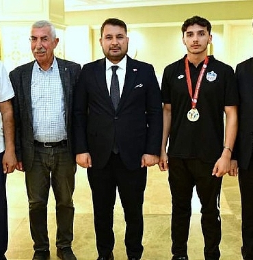 kahramankazan-belediyespor-halter-takimi-sporcusu-berat-ergun-yildizlar-turkiye-halter-sampiyonasinda-altin-madalya-kazandi.jpg