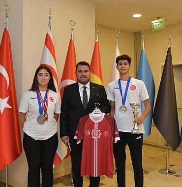kahramankazan-belediyespor-kulubu-sporculari-kahramankazan-belediye-baskani-selim-cirpanoglunu-makaminda-ziyaret-etti.jpg