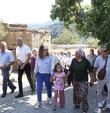 karsiyakada-yamanlar-domates-senligine-geri-sayim-basladi.jpg