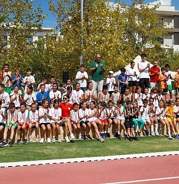 karsiyakali-cocuklar-atletizm-senliginde-bulustu.jpg