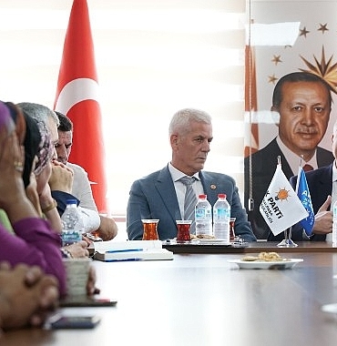 kemalpasa-belediye-baskani-mehmet-turkmen-ilcede-bulunan-stk-ve-siyasi-partiler-ile-yakin-temasini-surduruyor.jpg