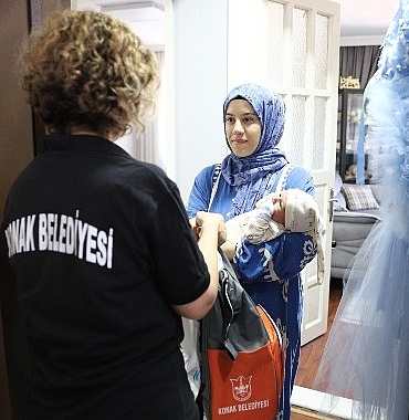 konakta-anneler-de-bebekler-de-mutlu.jpg