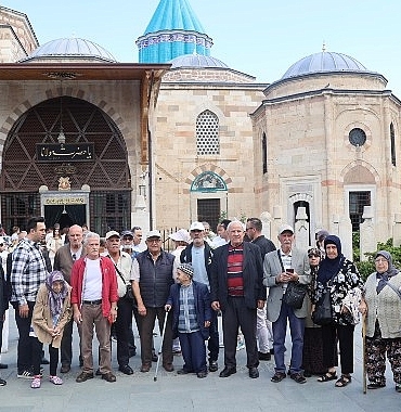 konya-buyuksehir-dunya-yaslilar-gununde-buyuklerimizi-unutmadi.jpg