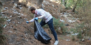 lets-do-it-hareketi-ciftlik-parkini-temizledi.jpg