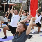 mudanya-belediyesi-ve-eflatun-yoga-yasam-okulunun-isbirligi-ile-guzelyali-ataturk-parkinda-duzenlenen-yoga-etkinligi-pazar-sabahina-huzur-dolu-bir-baslangic-getirdi.jpg