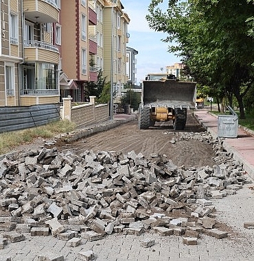 nevsehir-belediyesi-tarafindan-guzelyurt-mahallesindeki-dort-ayri-sokakta-yol-ve-yaya-kaldirimi-yenileme-calismasi-baslatildi.jpg