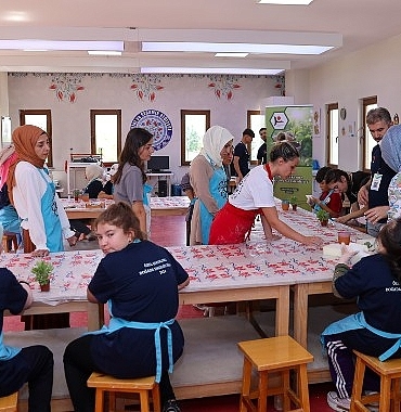 ozel-cocuklar-selcuklu-sanat-tasarim-atolyesinde-etkinlik-yapti.jpg