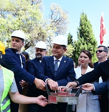 ozgur-ozel-bornovada-coskuyla-karsilandi.jpg