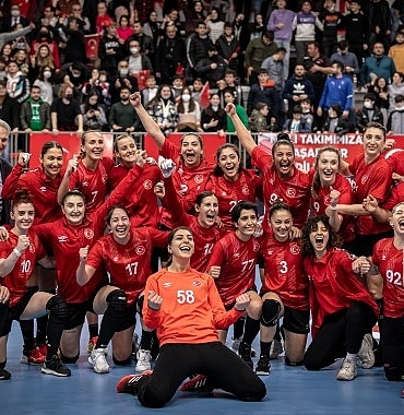prontotour-euro-2024-yolunda-kadin-hentbol-milli-takiminin-resmi-sponsoru-oldu.jpg