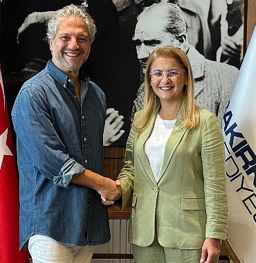 ragip-savas-baskan-ovalioglunun-sanat-danismani-oldu.jpg