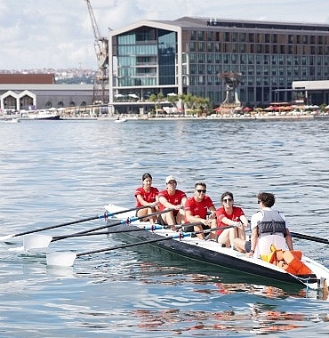 rixos-tersane-istanbul-kurek-festivaline-destek-veren-corendon-airlinesin-kurek-takimlari-kiyasiya-yaristi.jpg