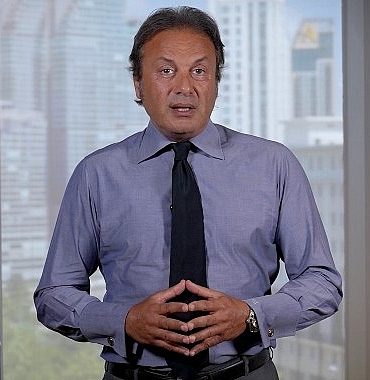saya-holding-volt-grubundan-motor-bolumunu-wege-satiyor.jpg