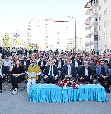 sivas-belediyesi-tarafindan-seyh-samil-mahallesinde-yapimi-tamamlanan-nevzat-ozturk-parki-hizmete-acildi.jpg