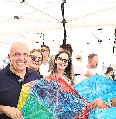 ucurtmalar-baris-icin-uctu.jpg