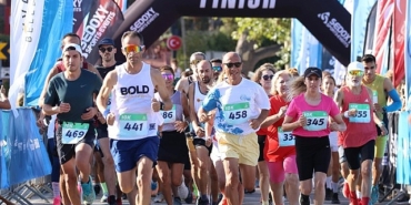uluslararasi-ayvalik-kurtulus-yari-maratonu-kosuldu.jpg