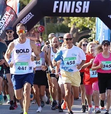 uluslararasi-ayvalik-kurtulus-yari-maratonu-kosuldu.jpg