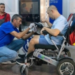 yangin-magduru-tekerlekli-sandalyesine-kavustu.jpg