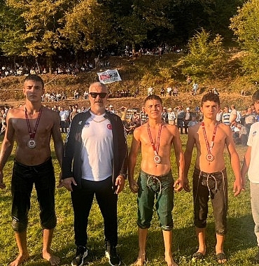 yigitlerin-sirti-yere-gelmedi.jpg