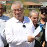 zeytinli-cayinda-yikilan-koprunun-yeniden-yapilmasi-isteniyor.jpg