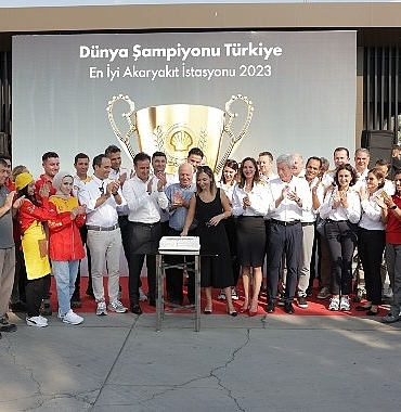 adanadan-bir-dunya-sampiyonu.jpg