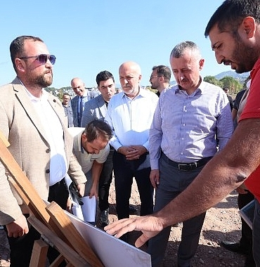 basiskele-seymen-millet-bahcesinde-ilerleme-yuzde-90-buyukakin-yesil-alanlar-mutlu-sehirlerin-kalbidir.jpg