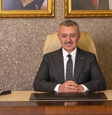 baskan-buyukakin-fransaya-gidiyor.jpg