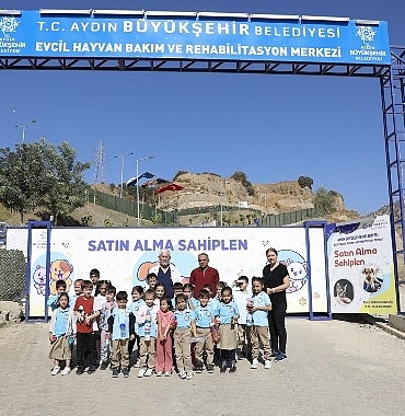 baskan-cercioglu-hayvanlari-koruma-gununde-minik-ogrencilere-can-dostlar-sevgisini-asiladi.jpg