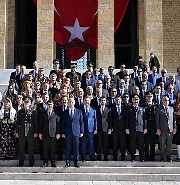 baskan-cirpanoglu-baskentin-101-yilinda-anitkabirde.jpg
