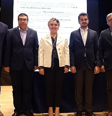 baskan-guner-sosyal-demokrasi-ve-turkiye-paneline-katildi.jpg