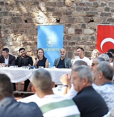 baskan-mutlu-kadifekalede-muhtarlarla-bulustu.jpg