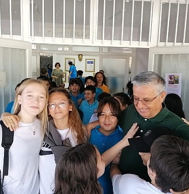 baskan-topaloglu-ogrencilerle-voleybol-oynadi.jpg