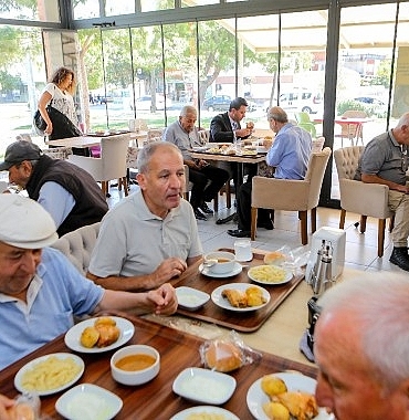 bayrakli-belediyesi-kent-lokantalarinda-askida-yemek-uygulamasi-basladi.jpg