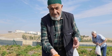 bostanin-son-hasadi-huzurevi-sakinlerinden.jpg