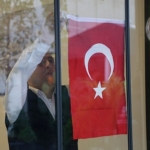 buyuksehir-12-ilcede-25-bin-turk-bayragi-dagitti.jpg
