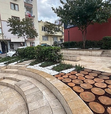 buyuksehirden-yesil-alanlarda-bakim-calismasi.jpg