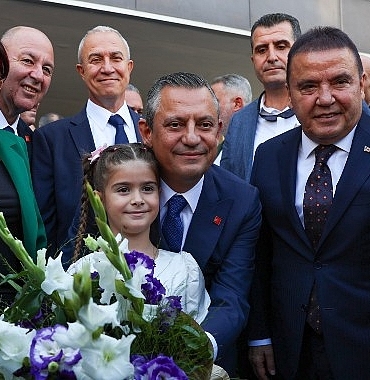 chp-genel-baskani-ozgur-ozel-antalya-buyuksehir-belediyesini-ziyaret-etti.jpg