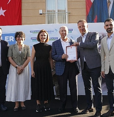 cinar-evler-sakinlerinin-tapu-sevinci.jpg