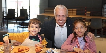 cocuklar-depoda-bulusuyor.jpg