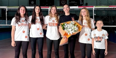 eczacibasi-dynavitden-pasorun-hikayesi-naz-aydemir-akyol-ile-gelecege-paslar-videosu-yayinlandi.jpg