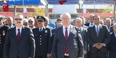 edremitte-cumhuriyetin-101-yili-kutlamalari-coskuyla-basladi.jpg