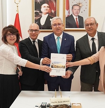 egeli-akademisyenler-izmirin-ilk-dunya-miras-alaninin-yasatilmasina-onculuk-ediyor.jpg