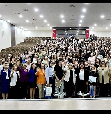 eu-hemsirelik-fakultesinde-2024-2025-egitim-ogretim-yili-1-sinif-oryantasyon-programi-duzenlendi.jpg